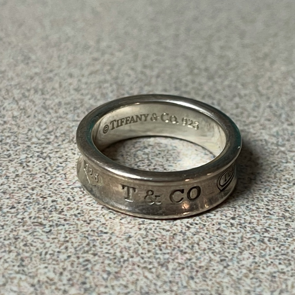 Tiffany & Co unisex ring